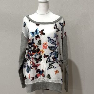 Beautiful butterfly print pattern blouse🦋
Size: M
Great condition